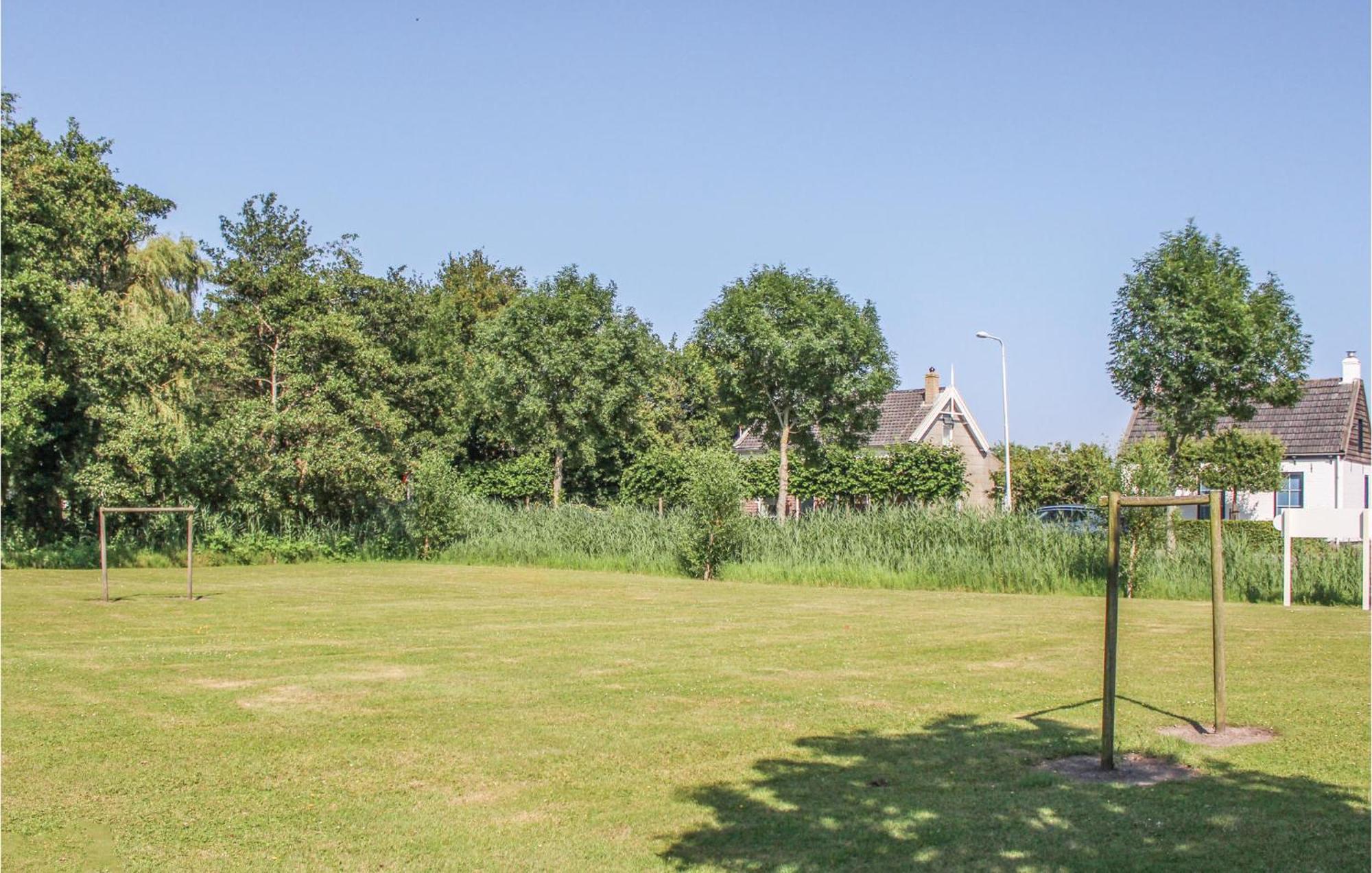 3 Bedroom Lovely Home In Zonnemaire Buitenkant foto